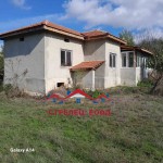 Продава къща с голям двор в с. Абрит, общ. Крушари-35 000 евро