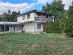 С.ОРЛОВА МОГИЛА. Продава се двуетажна обзаведена къща в центъра на селото.